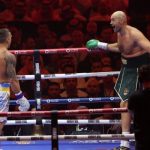 Усик победил Фьюри раздельным решением судей и стал абсолютным чемпионом мира в супертяжелом весе.