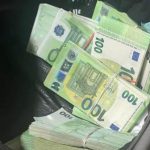 Мужчина и женщина вывозили сумками из Украины 80 тысяч евро