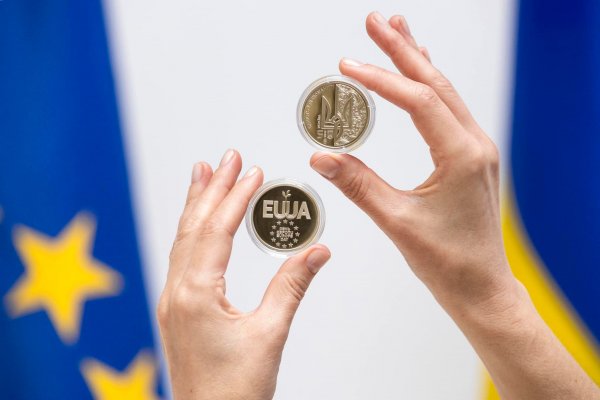 Голова НБУ і посол ЄС в Україні презентували пам’ятну монету "День Європи"
                                