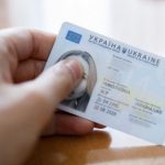 Когда нужно оформить паспорт ребенку: родителям напомнили важную деталь