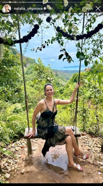 
Экс-жена Виталия Кличко в леопардовом бикини блеснула стройной фигурой на отдыхе в Таиланде
