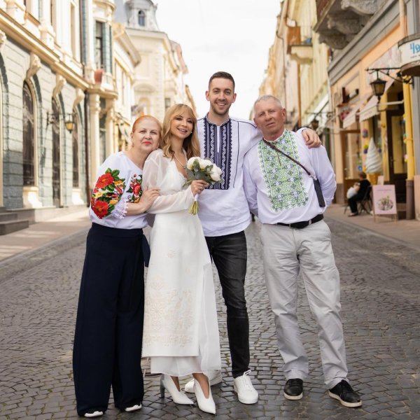 
37-летняя Ирина Сопонару впервые вышла замуж и показала фото со своей свадьбы
