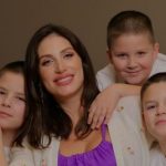 Беременная жена Сергея Тигипко показала трех сыновей-красавцев и как собирала их на последний звонок