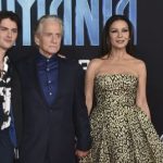 23-летний сын Кэтрин Зета-Джонс и Майкла Дугласа закрутил новый роман и впервые показал свою девушку