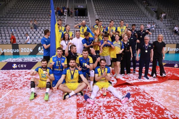 Триумфальный успех сборной Украины в Золотой Евро /></p>
</p>
<p><!--noindex--></p>
<p><a rel=