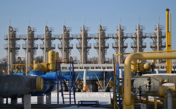 Дивні схеми: хто стоїть за спробами продовжити транзит російського газу 
                                