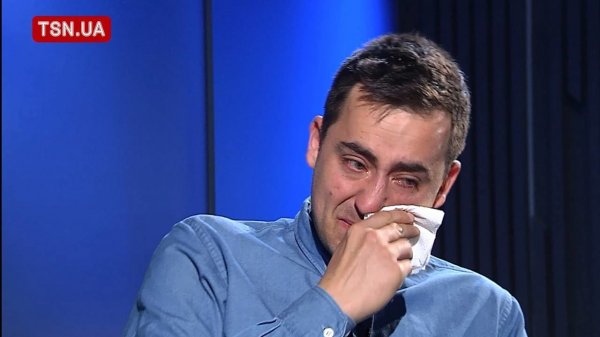 
Известный украинский юморист со слезами рассказал о потере коллеги из "Лиги смеха" на фронте
