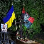 Полиция задержала женщину, устроившую акт вандализма на могилах бойцов в Киеве