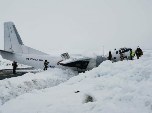 В России самолет разломался пополам после жесткой посадки