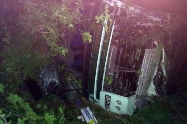 На Днепропетровщине снова столкнулись автобус и легковушка – 15 пострадавших