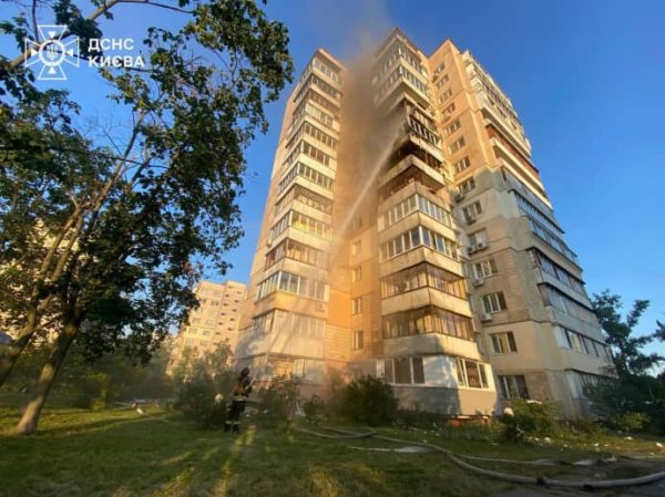 В Киеве обломки ракеты упали на многоэтажку: 6 пострадавших, среди них ребенок