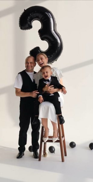 
Виктор Павлик с супругой поздравили сына с 3-летием и показали сюрприз для него
