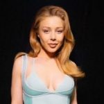 Тина Кароль удивила необычным тропическим фруктом, выросшим у нее на огороде в Украине