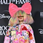 48-летняя певица Sia родила первенца и показала малыша