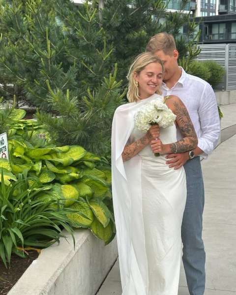 
Ирина Горовая выдала замуж 26-летнюю дочь и показала фото с ее свадьбы
