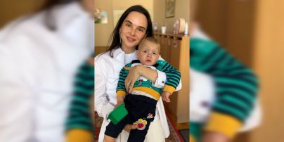 
Жена Мирошниченко довела до слез видео, как через год приемный сын изменился до неузнаваемости
