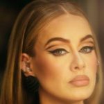 Адель прямо на сцене резко осудила поклонника за опрометчивое выражение: “Закрой рот”