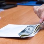 Украине следует избегать коррупционных скандалов и упрощать бюрократические процедуры – эксперты