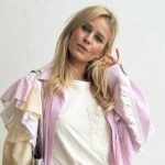 Звезда “Кухни” Кузнецова восхитила фото 85-летней бабушки с кальяном и бокалом шампанского: “Модница”