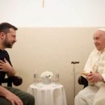 Зеленский обсудил с Папой Римским агрессию РФ и возвращение похищенных украинских детей