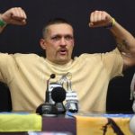 Усик отказался от пояса IBF и “подарил” его двум бывшим соперникам