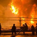 В Киевской области более 15 часов продолжается ликвидация пожара, возникшего из-за российской атаки