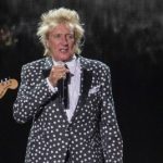 Рода Стюарта неожиданно освистали прямо на концерте за поддержку Украины: певец удивил реакцией