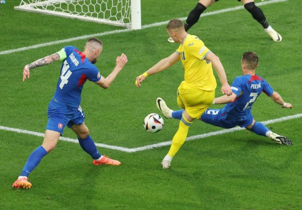 Украина в матче со Словакией на Евро-2024