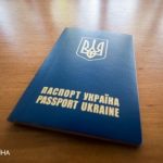 Мужчинам за границей не будут выдавать паспорта без военных документов: решение Кабмина