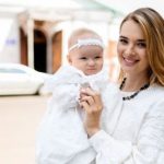 Ведущая ТСН Наталья Островская на трогательных фото показала, как крестила шестимесячную дочь
