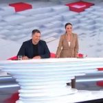 От ведущих “1+1” в прямом эфире “сбежал” стол – видео