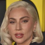 38-летняя Леди Гага намекнула на первую беременность и показалась с заметно округлым животиком