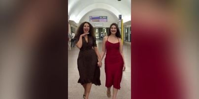 
Настя Каменских проехалась в киевском метро и показала, как украинцы реагировали на нее – видео
