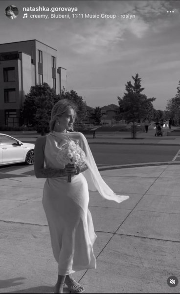 
Дочь Ирины Горовой показалась в белом платье и заинтриговала собственной свадьбой
