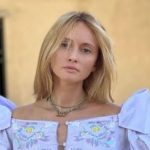 Известная украинская дизайнер шокировала, как оккупанты разрушили дом ее родителей: “Попало три снаряда”