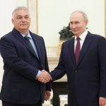 “Орбан играет игру”. Зачем премьер Венгрии поехал в Путин и как на это реагирует ЕС