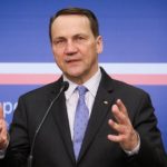 Переговоры с Путиным не являются путем завершения войны в Украине – Сикорский