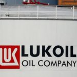 Фицо в разговоре со Шмигалем раскритиковал санкции Украины против российского «Лукойла»