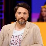 Ведущий Александр Попов рассекретил, чем занимается его жена и чему учится за границей