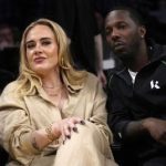 36-летнюю Адель застали с огромным кольцом с бриллиантом после тайного предложения от возлюбленного