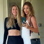 Вера Брежнева показала, как с 72-летней мамой и подругами проводит свой отпуск