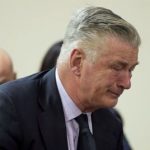 Алек Болдуин в слезах избавился от обвинений в деле убийства украинки Хатчинс: суд удивил причиной