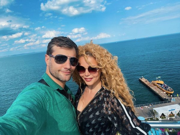 
Алина Гросу подогрела слухи, что вышла замуж за известного российского актера

