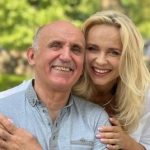 Лилия Ребрик показала подарок для родителей и рассказала об их особом празднике: “44 года вместе”