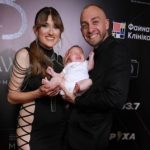 Блогерша Даша Евтух в откровенном образе с младенцем появилась на красной дорожке и нарвалась на хейт