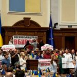 В Раде народные депутаты заблокировали трибуну: в чем причина