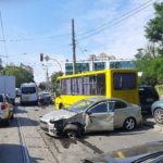 В Киеве на Подоле трамвай на полной скорости протаранил десятки машин: все подробности ДТП