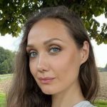 Евгения Власова впервые за длительное время показала свою 64-летнюю маму-красотку: “Сколько прошли”