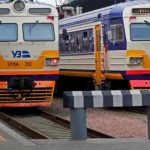 На Львовщине из-за шторма дерево упало на электричку: четырех пассажиров забрала скорая