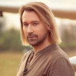 Продюсер раскрыл, как Винник в багажнике авто бежал из Украины от войны: “Как трус пересек границу”